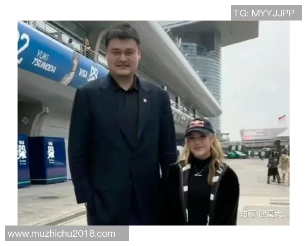 姚明与日本篮球代表团握手共庆友谊赛展现中日体育交流新篇章