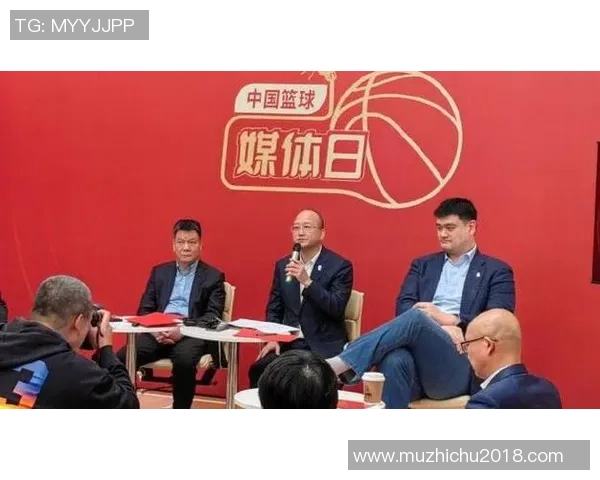 姚明亲临现场观战波兰篮球赛展现对篮球的热爱与支持