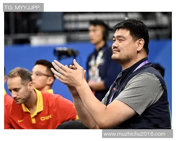 姚明在关键时刻被对手封盖引发全场惊呼与热议