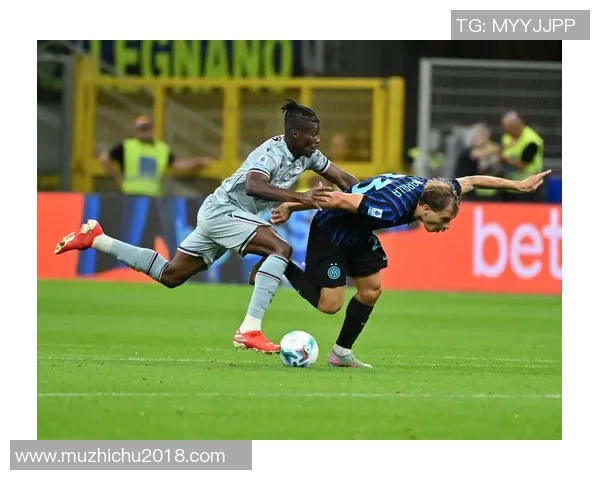 足球明星选手遭遇恶意犯规瞬间视频引发热议球迷纷纷讨论反应